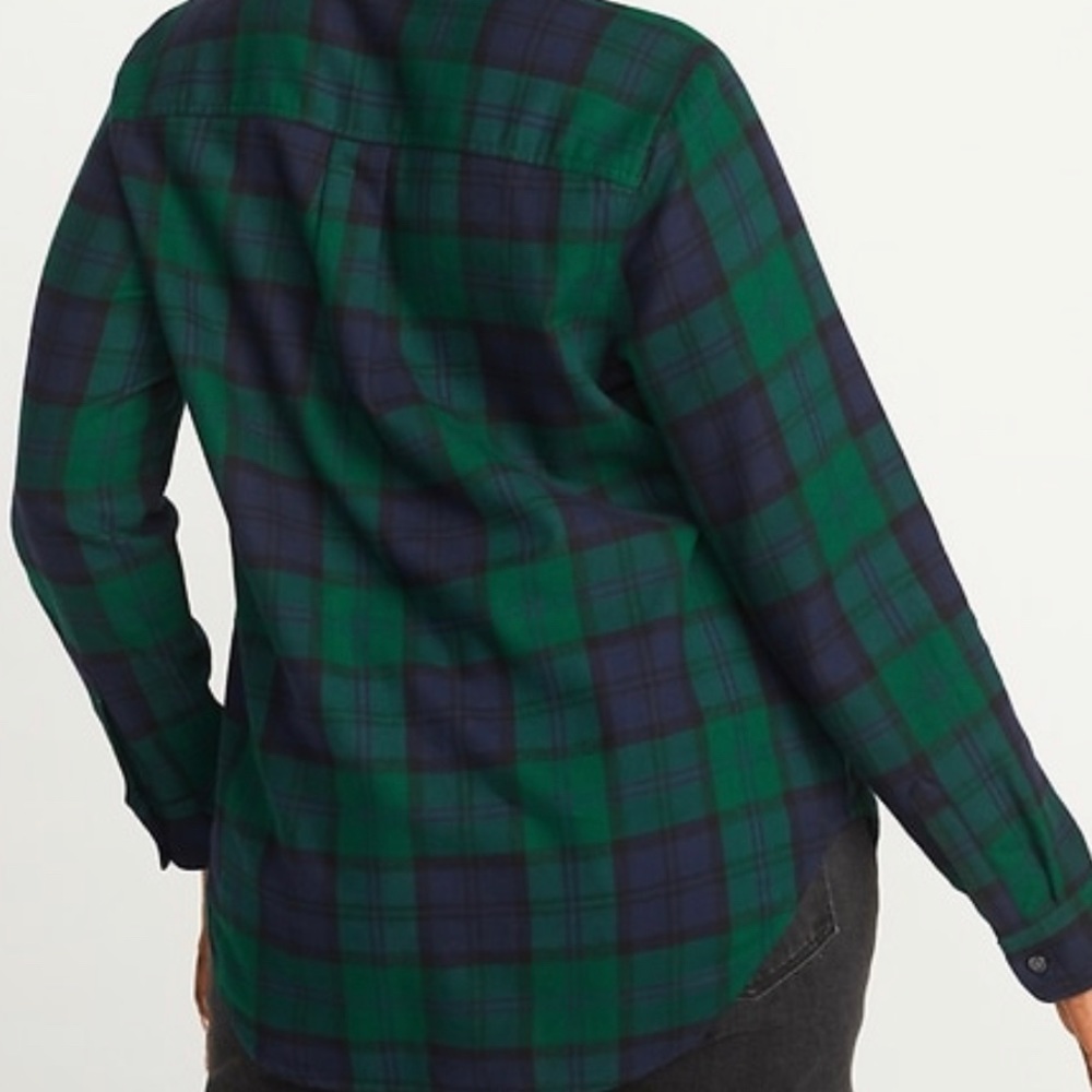 Like new old navy plaid buttons down Women’s shirt